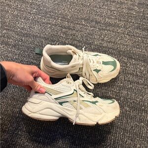 Reebok CHARGE sneakers in green and white